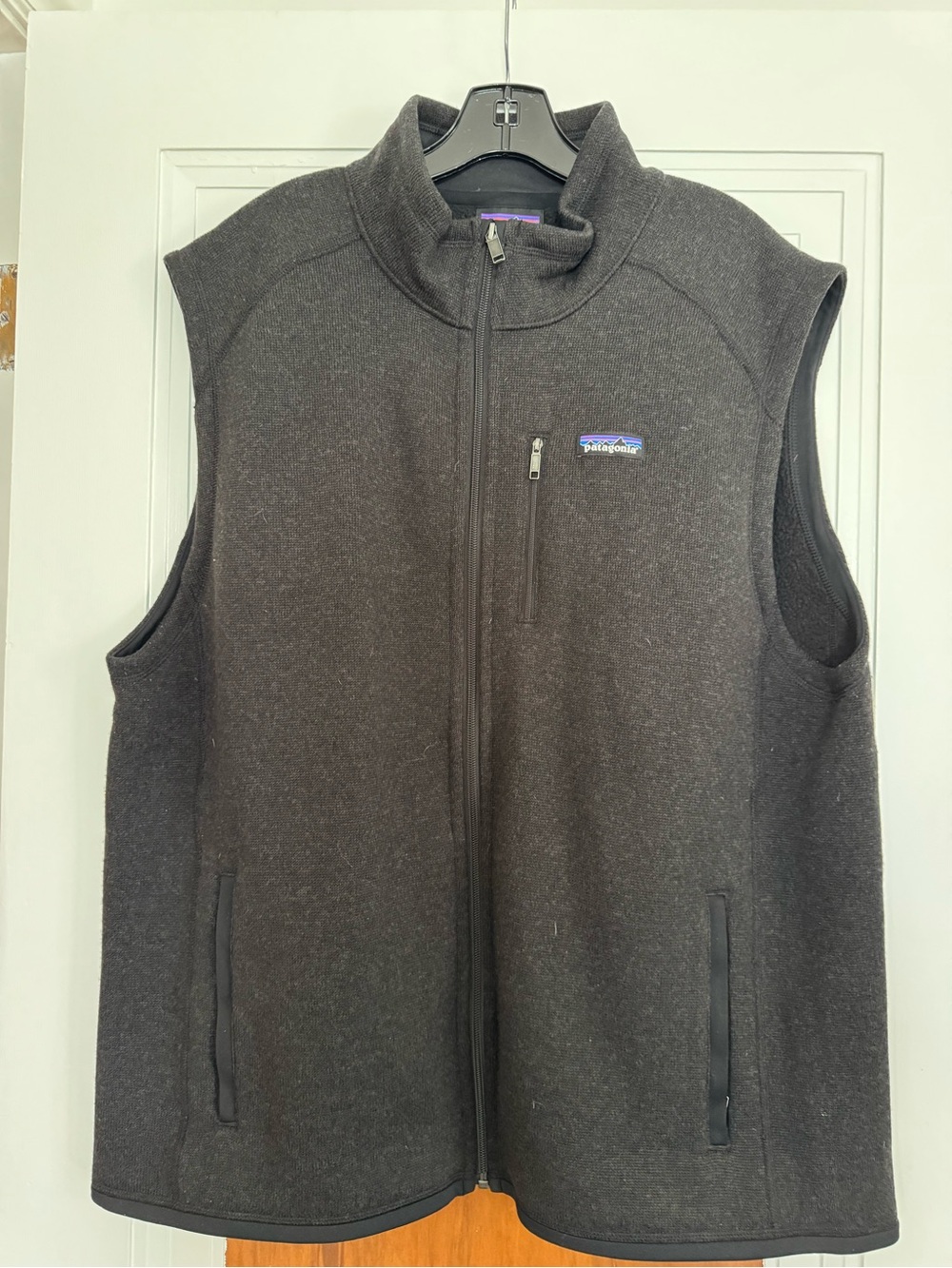 Patagonia Men’s Dark Charcoal Full-Zip Fleece Vest